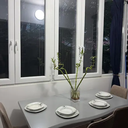 Lake Apartment Appartement *