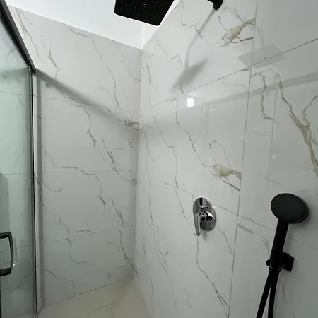 Lake Apartment Appartement *